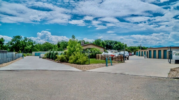 Facility photo: //images.sparefoot.com/medium/24476369cd24755c687.jpeg