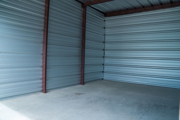 Facility photo: //images.sparefoot.com/medium/24476369cd24764686e.jpg