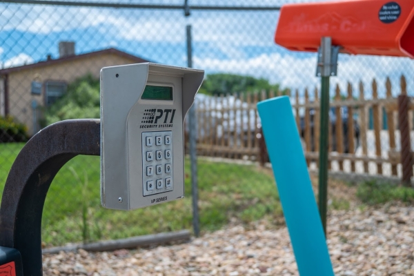 Facility photo: //images.sparefoot.com/medium/24476369cd2477051e8.jpg