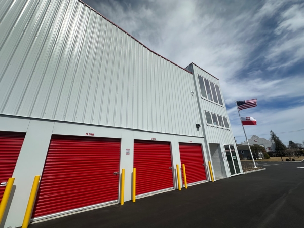 Facility photo: //images.sparefoot.com/medium/24476969e138a01fdb9.jpeg