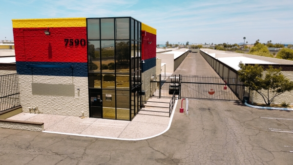 Facility photo: //images.sparefoot.com/medium/24477369dd5db484cb0.jpg