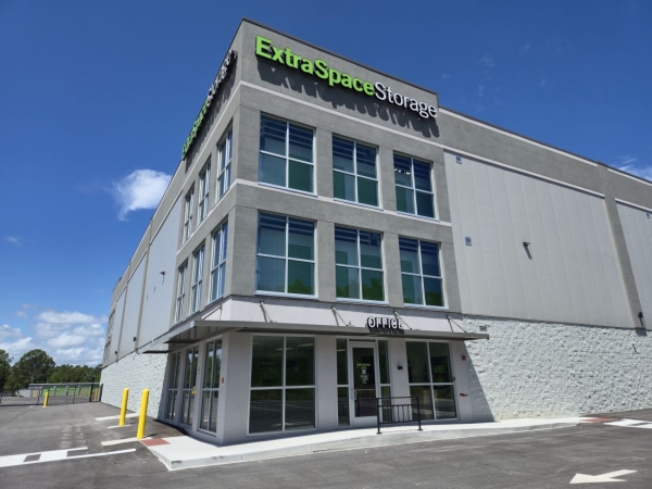 Facility photo: //images.sparefoot.com/medium/24477769e0cfe10c1c9.jpg