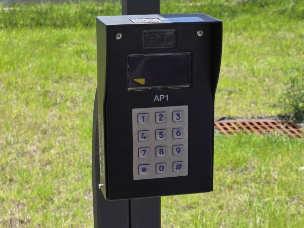 Facility photo: //images.sparefoot.com/medium/24477769e0cfe227e5b.jpg