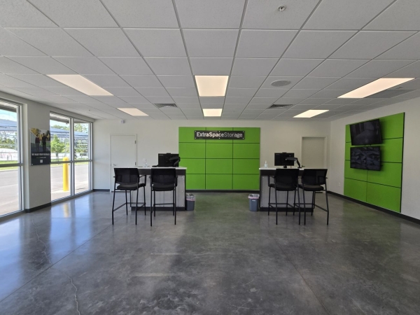 Facility photo: //images.sparefoot.com/medium/24477769e0cfe3604ba.jpg