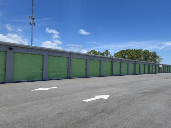 Facility photo: //images.sparefoot.com/medium/24477769e0cfe46abe8.jpg