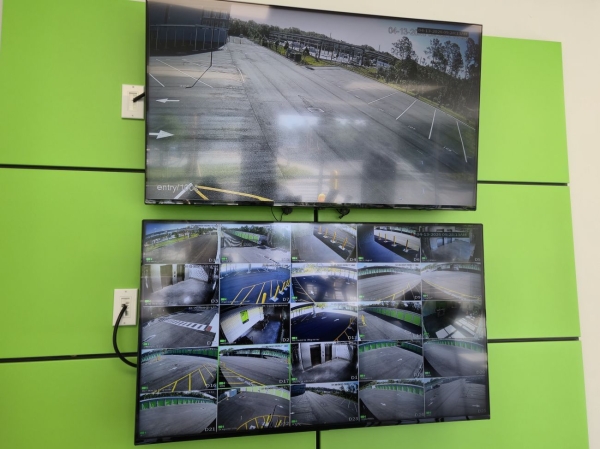 Facility photo: //images.sparefoot.com/medium/24477769e0cfe7cffe6.jpg