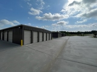 Facility photo: //images.sparefoot.com/medium/24479569d100a1e1b9e.jpg