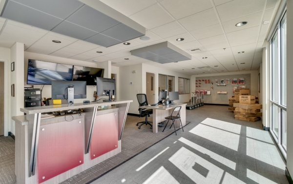 Facility photo: //images.sparefoot.com/medium/2448026a32e3dba2234.jpg