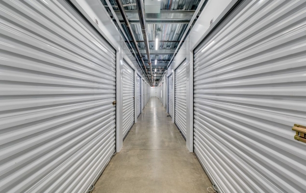 Facility photo: //images.sparefoot.com/medium/2448026a32e3dd1d3b3.jpg