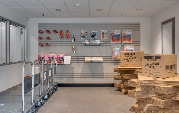 Facility photo: //images.sparefoot.com/medium/2448026a32e3ddb470b.jpg