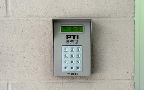Facility photo: //images.sparefoot.com/medium/2448026a32e3e0f0caf.jpg