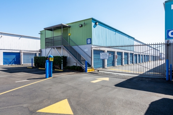 Facility photo: //images.sparefoot.com/medium/24481169d5180d19ee3.jpg