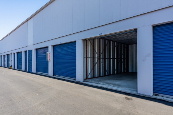 Facility photo: //images.sparefoot.com/medium/24481169d51810285f1.jpg