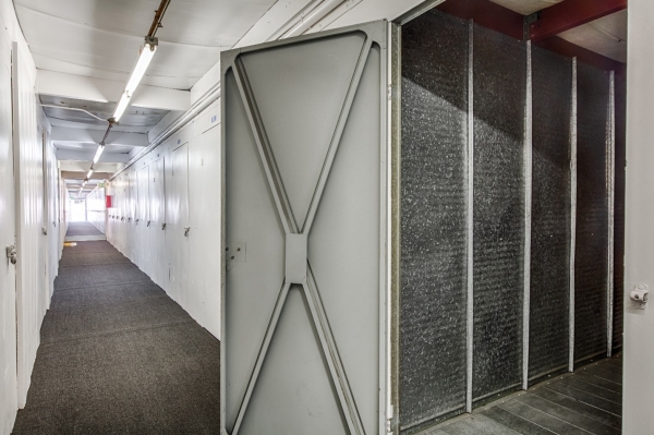 Facility photo: //images.sparefoot.com/medium/24481169d5181bd3611.jpg