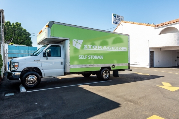 Facility photo: //images.sparefoot.com/medium/24481169d5181d94eba.jpg