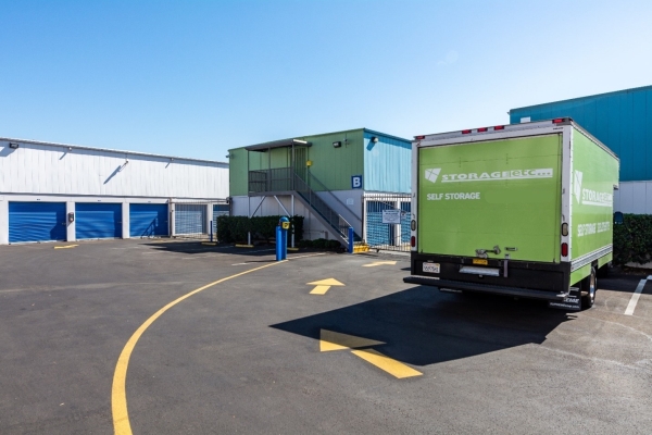 Facility photo: //images.sparefoot.com/medium/24481169d5181f535ec.jpg