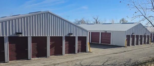 Facility photo: //images.sparefoot.com/medium/24482369ebcae8a2948.jpg