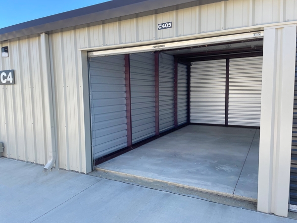 Facility photo: //images.sparefoot.com/medium/24484069d8deb396ba4.jpg