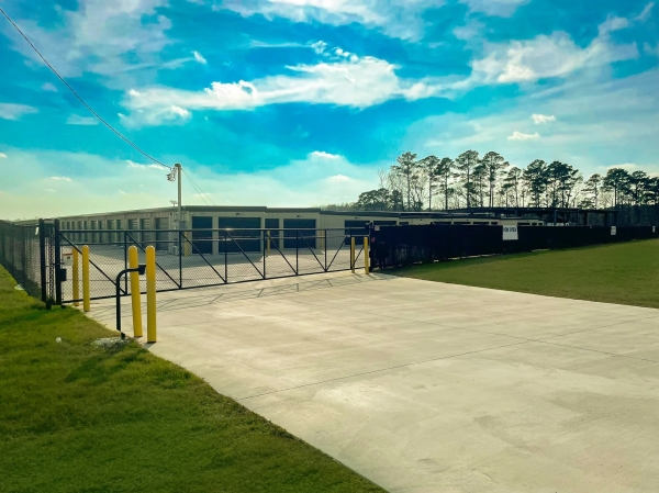 Facility photo: //images.sparefoot.com/medium/24484069d909dceb4c4.jpg