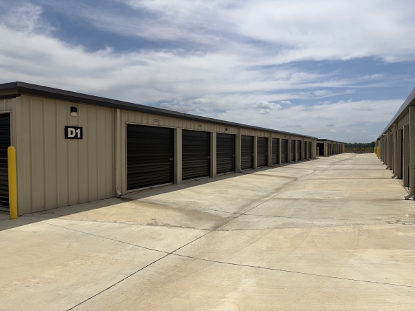 Facility photo: //images.sparefoot.com/medium/24484069d93826541b5.jpeg