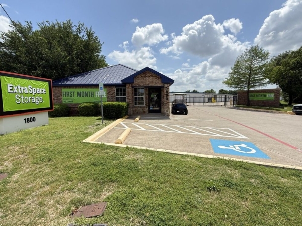 Storage Units at Extra Space Storage - 5222 - Arlington - 1800 W Sublett Rd - 1800 West Sublett Road