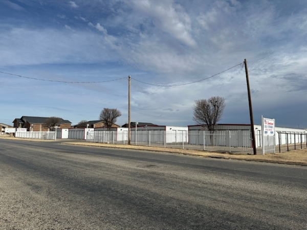 Facility photo: //images.sparefoot.com/medium/24485669f39002edfd5.jpeg