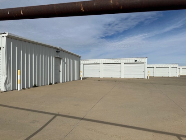 Facility photo: //images.sparefoot.com/medium/24485669f390169d09e.jpeg