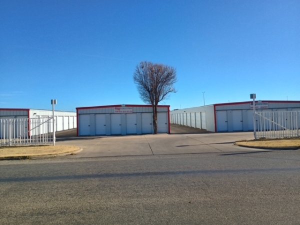 Facility photo: //images.sparefoot.com/medium/24485669f3910509a72.jpg