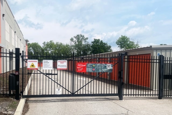 Facility photo: //images.sparefoot.com/medium/24487469e62724e8bf1.jpg