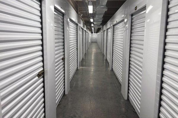 Facility photo: //images.sparefoot.com/medium/24488169e4d5f2e3799.jpg