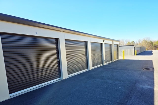 Facility photo: //images.sparefoot.com/medium/24488769ea2049a8182.jpg