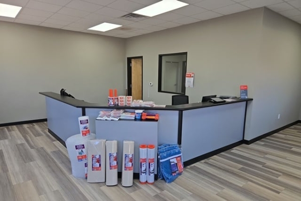 Facility photo: //images.sparefoot.com/medium/24488769ea204a87e1e.jpg