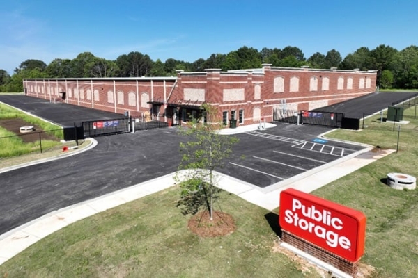 Facility photo: //images.sparefoot.com/medium/24489469e0e9597701c.jpg