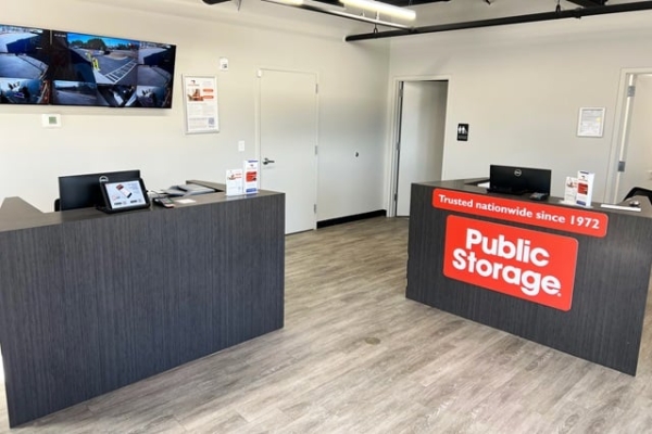 Facility photo: //images.sparefoot.com/medium/24489469e0e95b70437.jpg