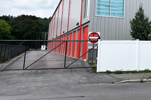 Facility photo: //images.sparefoot.com/medium/24491569e6285167c5e.jpg