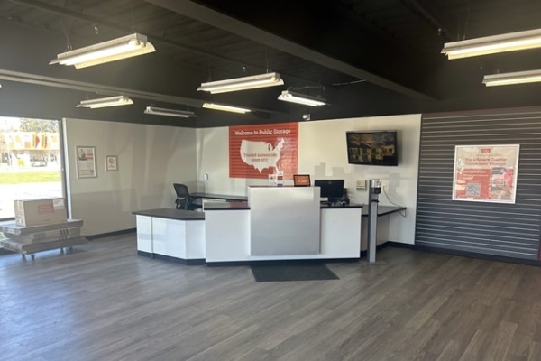 Facility photo: //images.sparefoot.com/medium/24493169e4d6728f84d.jpg