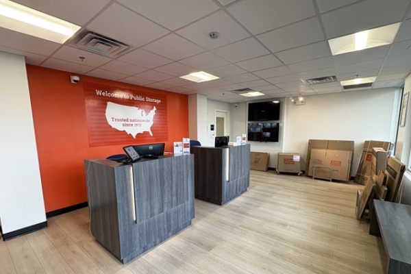 Facility photo: //images.sparefoot.com/medium/24493269e233e936925.jpg