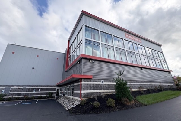 Facility photo: //images.sparefoot.com/medium/24493269e627a5852a4.jpg