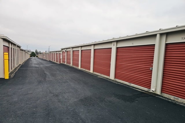 Facility photo: //images.sparefoot.com/medium/24493869e62a26d5b0c.jpg