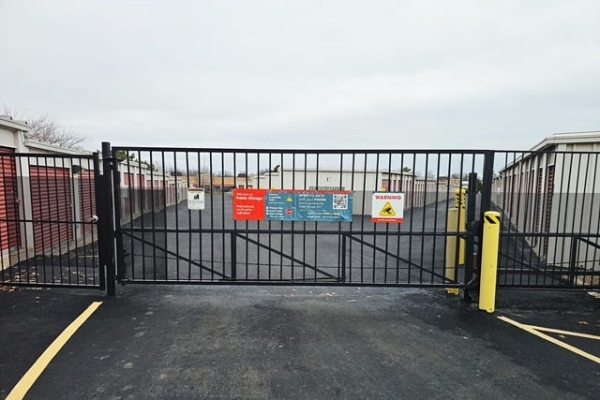 Facility photo: //images.sparefoot.com/medium/24493869e62a28e1b1a.jpg