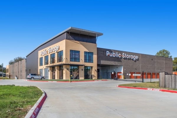 Facility photo: //images.sparefoot.com/medium/24494669e235f78c24a.jpg