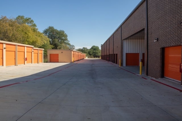 Facility photo: //images.sparefoot.com/medium/24494669e235f89f66d.jpg