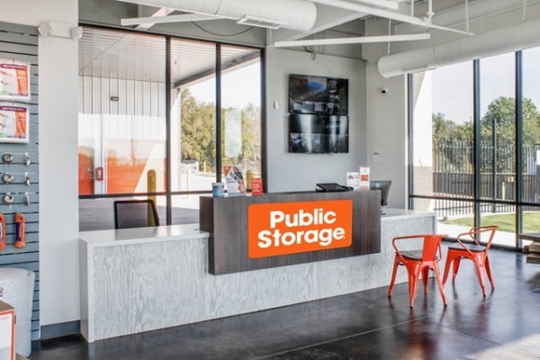 Facility photo: //images.sparefoot.com/medium/24494669e235f962da8.jpg