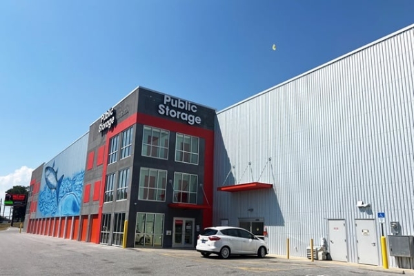 Facility photo: //images.sparefoot.com/medium/24495369e4d86650ca8.jpg