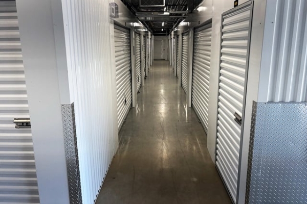 Facility photo: //images.sparefoot.com/medium/24495369e4d86739a66.jpg