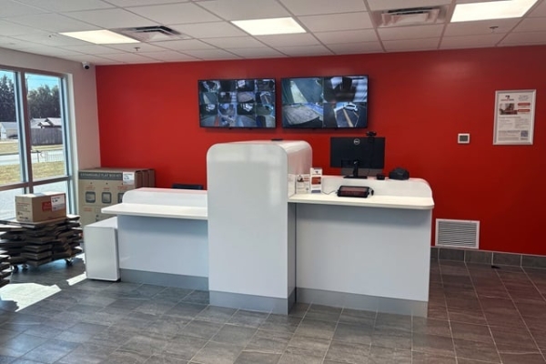 Facility photo: //images.sparefoot.com/medium/24495369e4d8685ed15.jpg