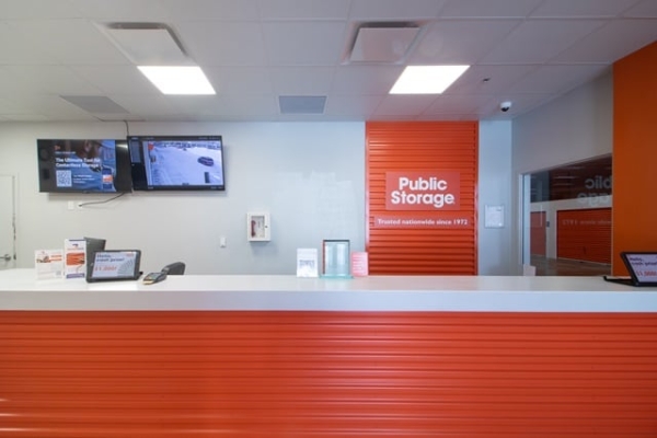 Facility photo: //images.sparefoot.com/medium/24495969de40e9a41bc.jpg