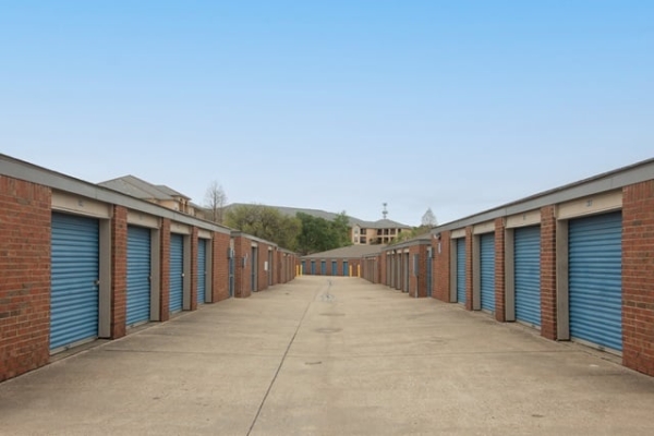 Facility photo: //images.sparefoot.com/medium/24496269e4d7e82a6ee.jpg