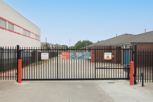 Facility photo: //images.sparefoot.com/medium/24496269e4d7e9c73b9.jpg