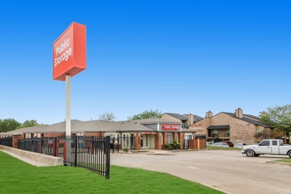 Facility photo: //images.sparefoot.com/medium/24496269e62a249e8f9.jpg